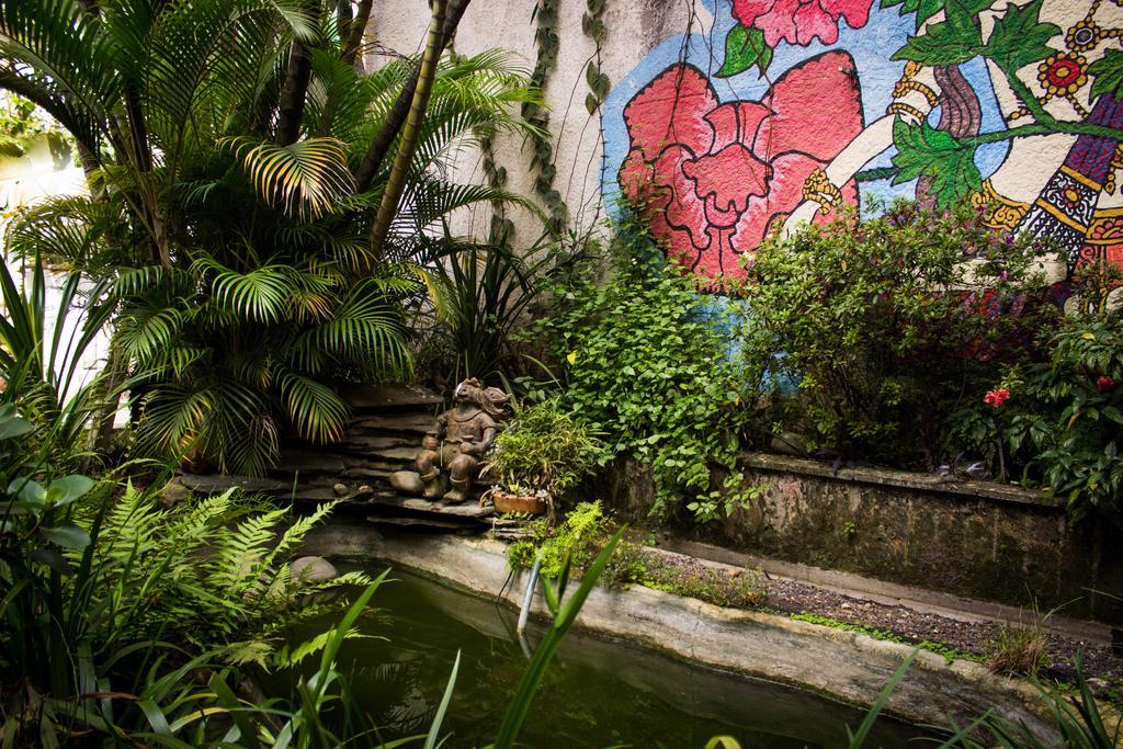 Buddha Hostel Medellín Exteriör bild